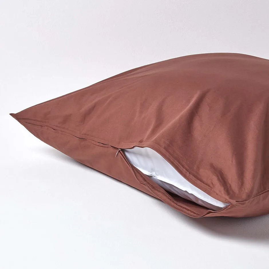 Homescapes Taie d'oreiller marron chocolat 100% coton égyptien 200 fils, 60x60 cm -