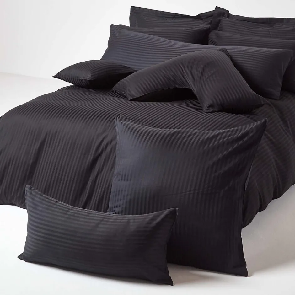 Homescapes Taie d'oreiller noir satin rayé en coton égyptien 330 fils, 60x60 cm -