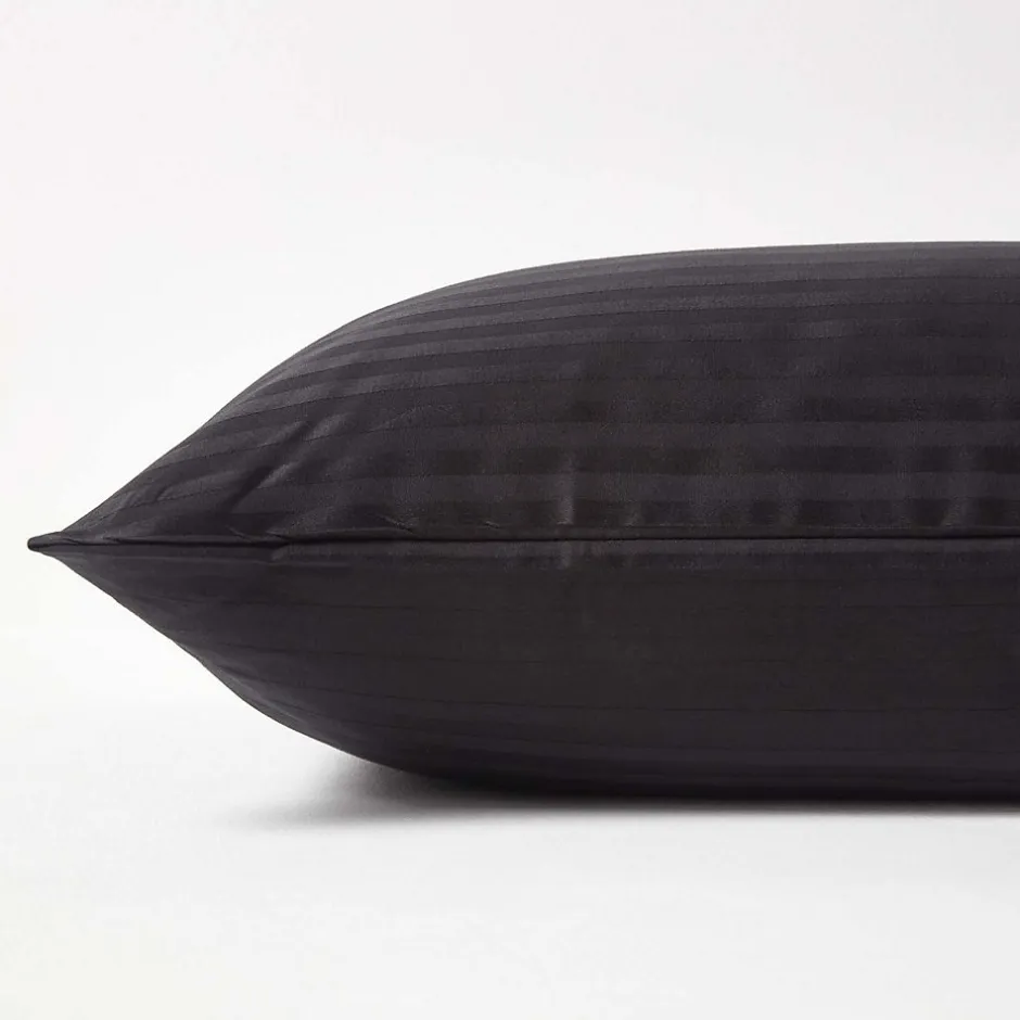 Homescapes Taie d'oreiller noir satin rayé en coton égyptien 330 fils, 80x80 cm -