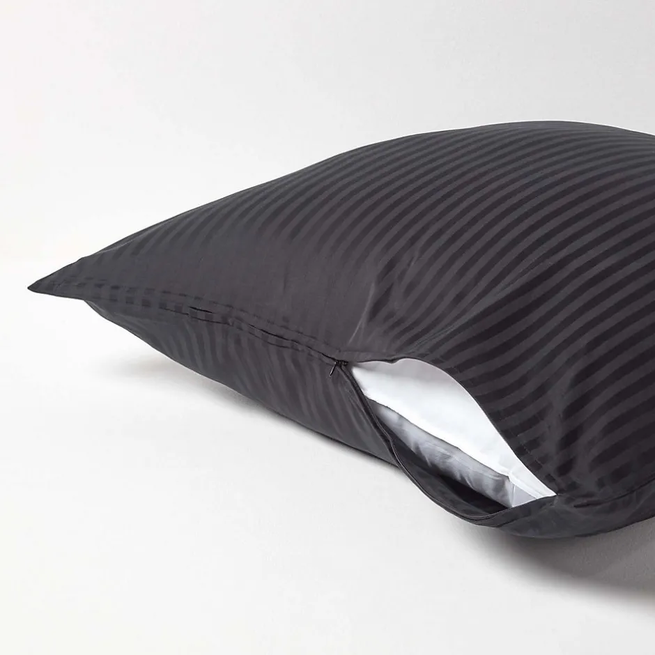 Homescapes Taie d'oreiller noir satin rayé en coton égyptien 330 fils, 80x80 cm -