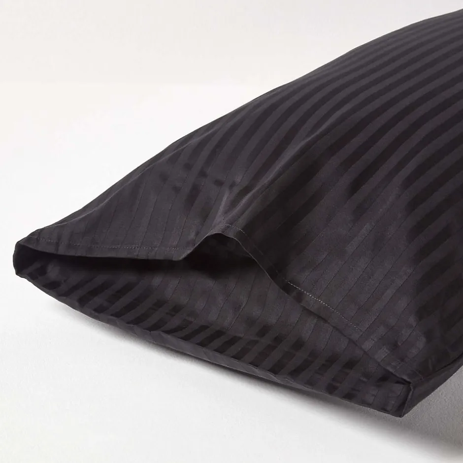 Homescapes Taie d'oreiller noir satin rayé en coton égyptien 330 fils, 50x75 cm -