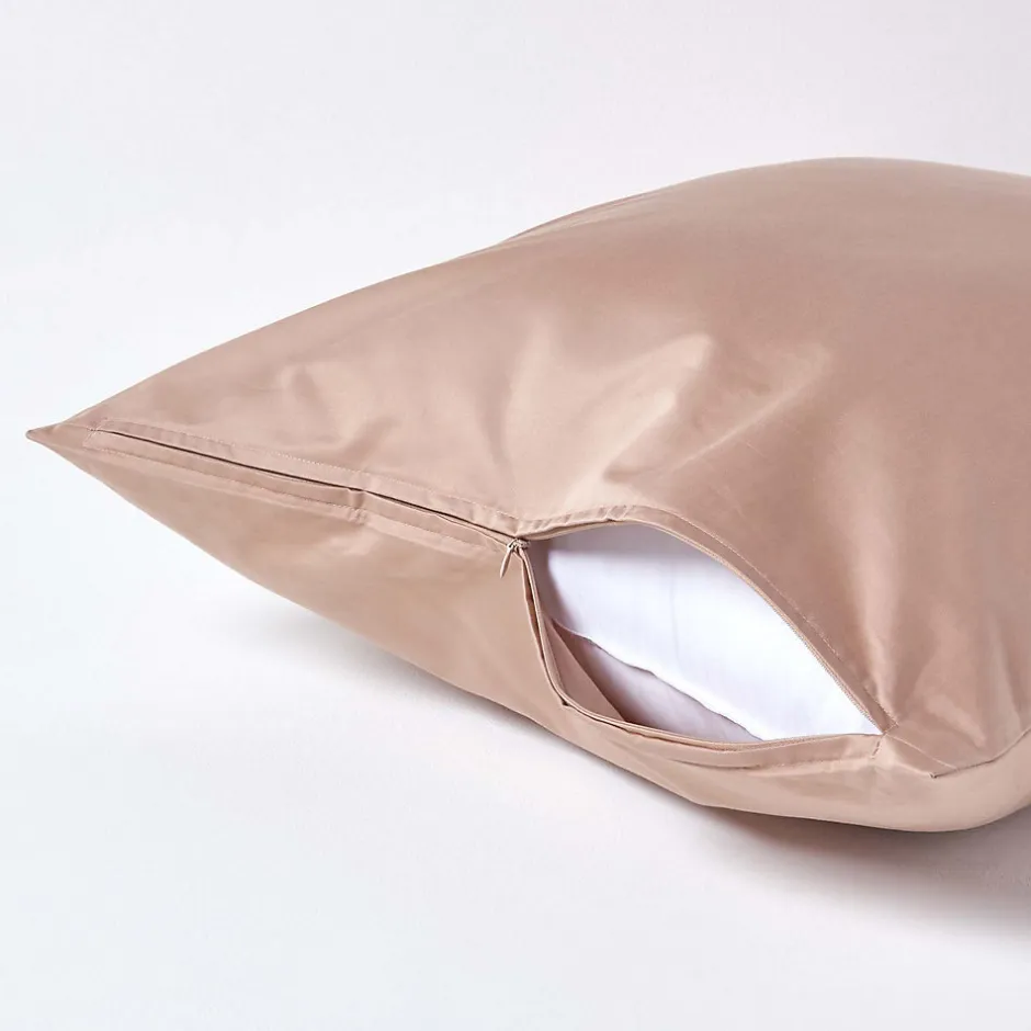 Homescapes Taie d'oreiller taupe en satin de coton égyptien 1000 fils, 60x60 cm -