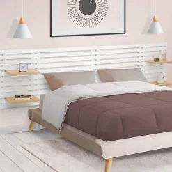 IDMarket Tête de lit suspendue en lattes AVA 240 cm bois blanc et étagères façon hêtre